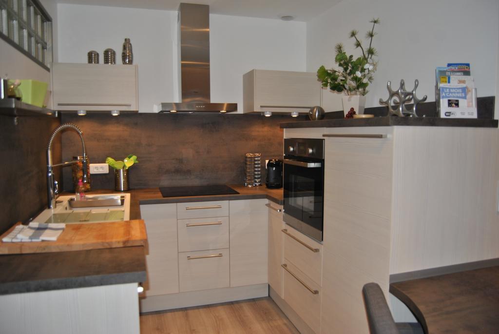 Apartment Le Calme Au Centre A 10 Minutes A Pied De La Croisette Et Des Plages *